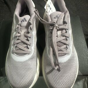 Adidas Women's Light Gray Sneakers